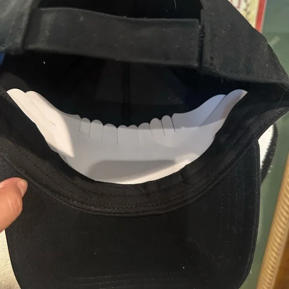 New with tags Disney Hawaiian black hat - Picture 4 of 4